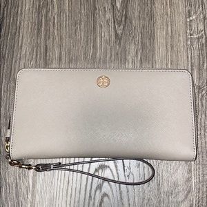 AUTHENTIC Tory Burch wristlet